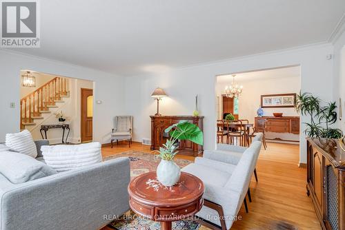 18 Burnt Log Crescent, Toronto, ON - Indoor Photo Showing Living Room