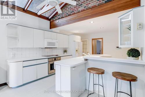 18 Burnt Log Crescent, Toronto, ON - Indoor Photo Showing Kitchen