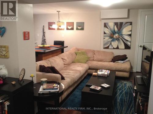 216 Bogert Avenue, Toronto, ON - Indoor Photo Showing Living Room