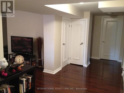 216 Bogert Avenue, Toronto, ON - Indoor Photo Showing Other Room