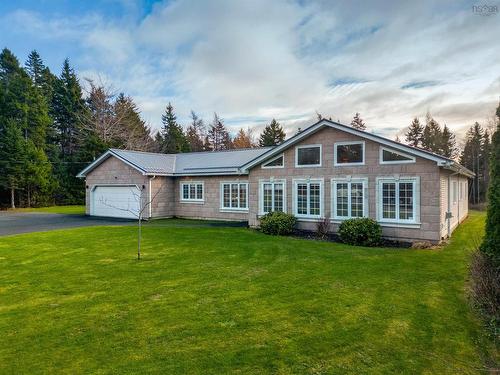 214 Lochmoor Lane, Forest Hills, NS 