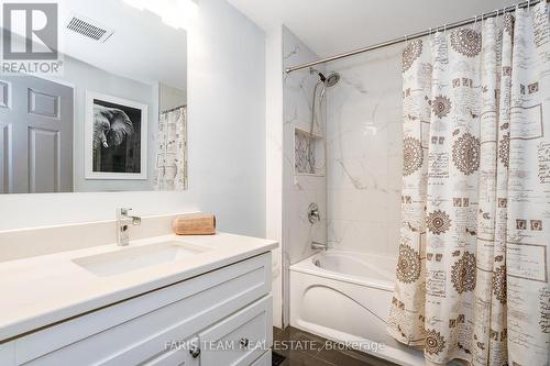 33 Frank Street, Wasaga Beach, ON - Indoor Photo Showing Bathroom