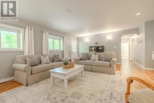 2994 Wasdell Falls Road, Severn, ON - Indoor Photo Showing Living Room