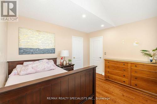 36 Dunvegan Crescent, Brampton, ON - Indoor Photo Showing Bedroom