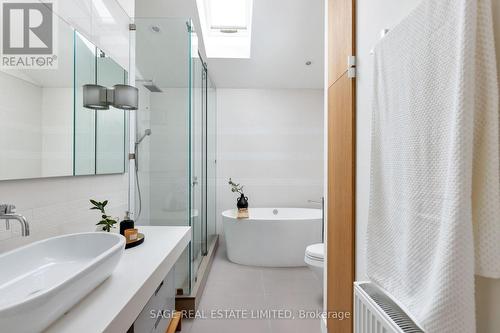 22 Queen Anne Road, Toronto, ON - Indoor Photo Showing Bathroom