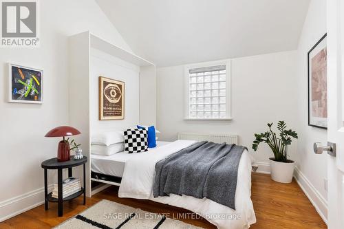 22 Queen Anne Road, Toronto, ON - Indoor Photo Showing Bedroom