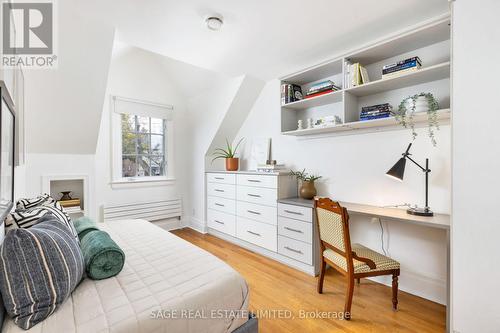 22 Queen Anne Road, Toronto, ON - Indoor Photo Showing Bedroom