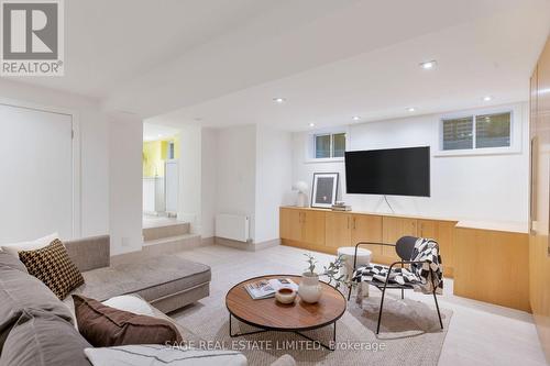 22 Queen Anne Road, Toronto, ON - Indoor Photo Showing Living Room