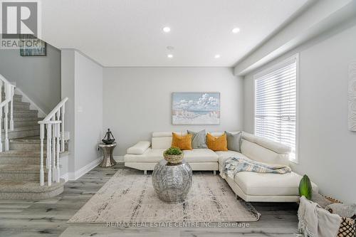 14 - 120 Railroad Street, Brampton, ON - Indoor Photo Showing Living Room