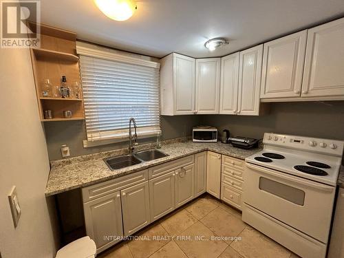 1149 Haig Boulevard, Mississauga, ON - Indoor Photo Showing Kitchen With Double Sink