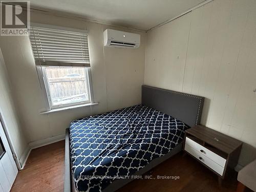 1149 Haig Boulevard, Mississauga, ON - Indoor Photo Showing Bedroom