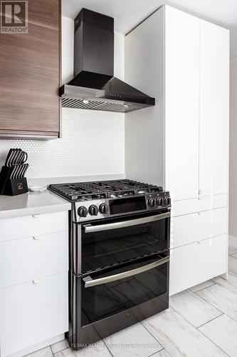 5 East John Street N, Innisfil, ON - Indoor Photo Showing Kitchen