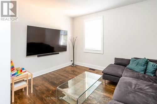 5 East John Street N, Innisfil, ON - Indoor Photo Showing Living Room