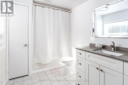 5 East John Street N, Innisfil, ON - Indoor Photo Showing Bathroom