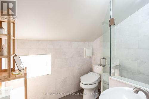 5 East John Street N, Innisfil, ON - Indoor Photo Showing Bathroom