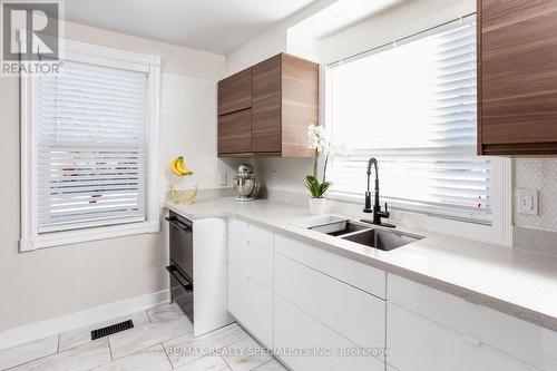 5 East John Street N, Innisfil, ON - Indoor Photo Showing Kitchen With Double Sink