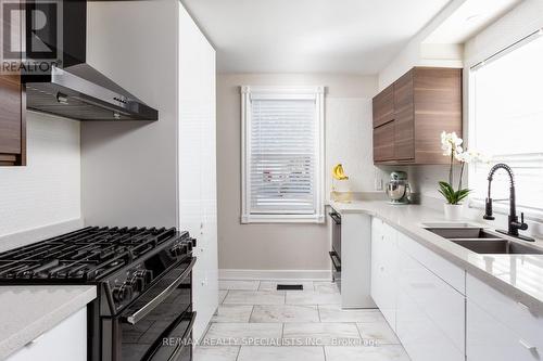 5 East John Street N, Innisfil, ON - Indoor Photo Showing Kitchen With Double Sink