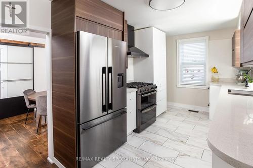 5 East John Street N, Innisfil, ON - Indoor Photo Showing Kitchen