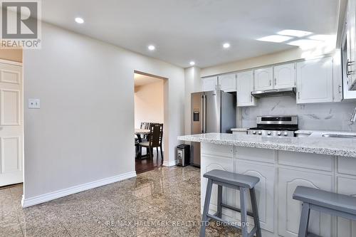 9 Circuit Court, Toronto, ON - Indoor Photo Showing Kitchen With Upgraded Kitchen