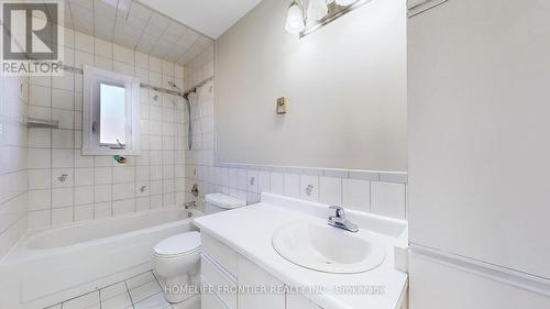 20 Mayall Avenue, Toronto, ON - Indoor Photo Showing Bathroom