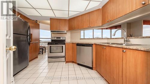 1104 - 330 Mill Street S, Brampton, ON - Indoor Photo Showing Kitchen