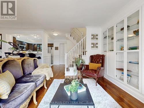 Th 112 - 60 Homewood Avenue, Toronto, ON - Indoor Photo Showing Living Room