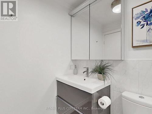 Th 112 - 60 Homewood Avenue, Toronto, ON - Indoor Photo Showing Bathroom