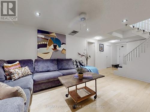 Th 112 - 60 Homewood Avenue, Toronto, ON - Indoor Photo Showing Living Room