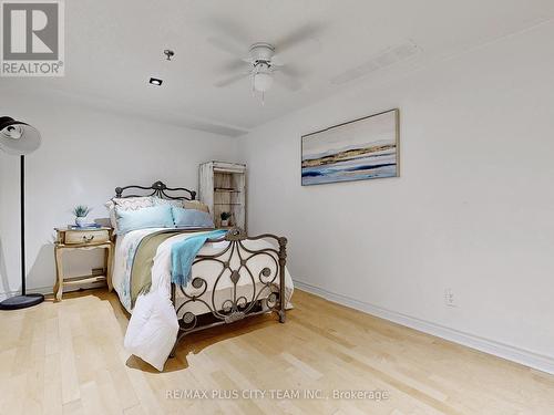 Th 112 - 60 Homewood Avenue, Toronto, ON - Indoor Photo Showing Bedroom