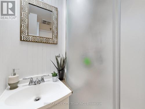 Th 112 - 60 Homewood Avenue, Toronto, ON - Indoor Photo Showing Bathroom