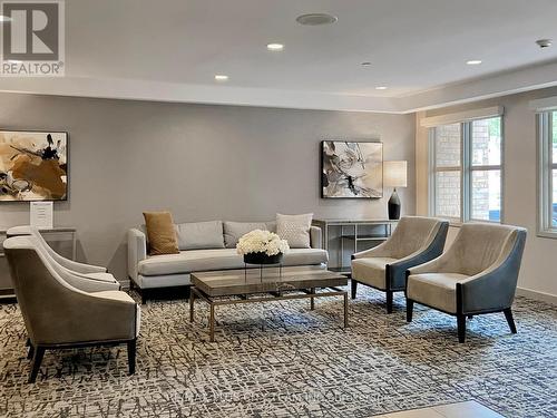 Th 112 - 60 Homewood Avenue, Toronto, ON - Indoor Photo Showing Living Room