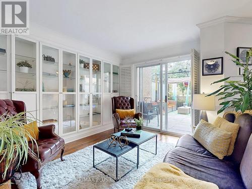 Th 112 - 60 Homewood Avenue, Toronto, ON - Indoor Photo Showing Living Room