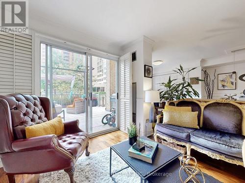 Th 112 - 60 Homewood Avenue, Toronto, ON - Indoor Photo Showing Living Room