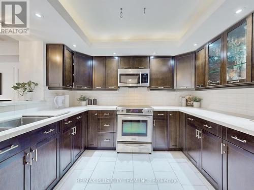 Th 112 - 60 Homewood Avenue, Toronto, ON - Indoor Photo Showing Kitchen