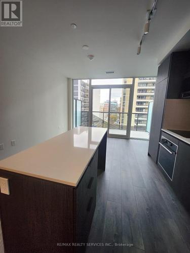 614S - 127 Broadway Avenue, Toronto, ON - Indoor Photo Showing Kitchen