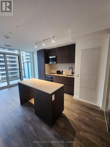 614S - 127 Broadway Avenue, Toronto, ON - Indoor Photo Showing Kitchen With Upgraded Kitchen