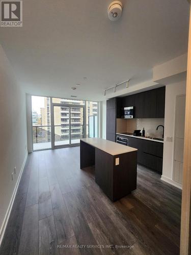 614S - 127 Broadway Avenue, Toronto, ON - Indoor Photo Showing Kitchen