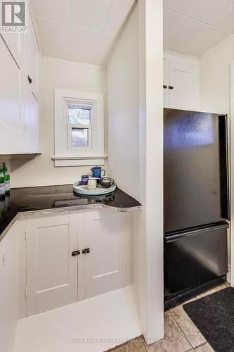 33 Hampton Avenue, Toronto, ON - Indoor Photo Showing Kitchen