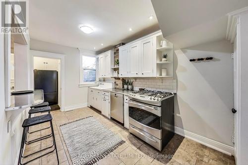 33 Hampton Avenue, Toronto, ON - Indoor Photo Showing Kitchen