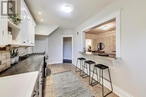 33 Hampton Avenue, Toronto, ON - Indoor Photo Showing Kitchen