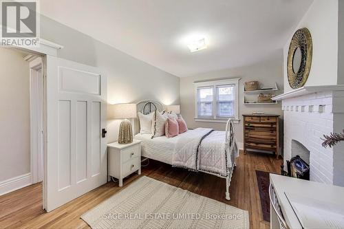 33 Hampton Avenue, Toronto, ON - Indoor Photo Showing Bedroom