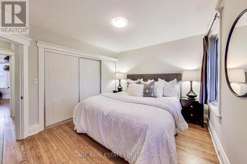 33 Hampton Avenue, Toronto, ON - Indoor Photo Showing Bedroom