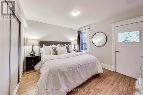 33 Hampton Avenue, Toronto, ON - Indoor Photo Showing Bedroom