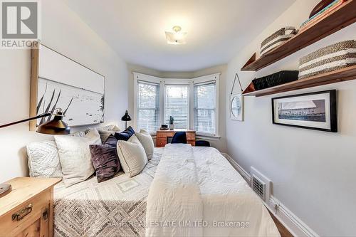 33 Hampton Avenue, Toronto, ON - Indoor Photo Showing Bedroom