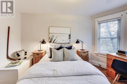 33 Hampton Avenue, Toronto, ON - Indoor Photo Showing Bedroom