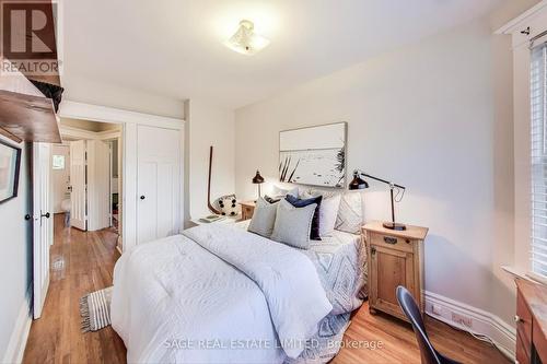 33 Hampton Avenue, Toronto, ON - Indoor Photo Showing Bedroom