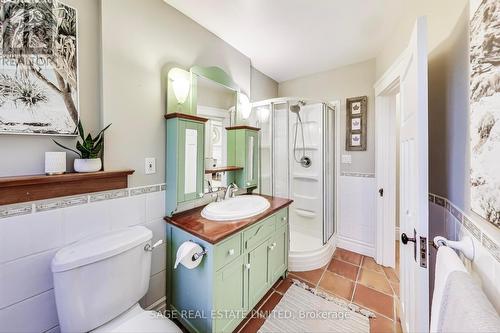 33 Hampton Avenue, Toronto, ON - Indoor Photo Showing Bathroom