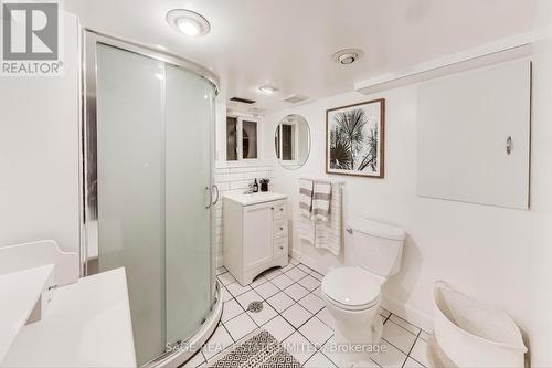 33 Hampton Avenue, Toronto, ON - Indoor Photo Showing Bathroom