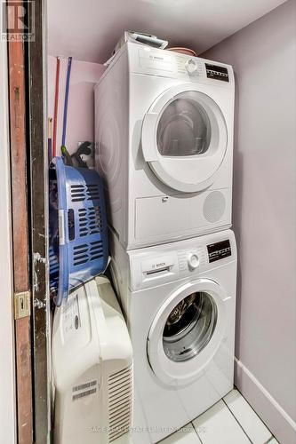 33 Hampton Avenue, Toronto, ON - Indoor Photo Showing Laundry Room