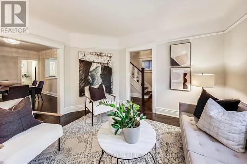 33 Hampton Avenue, Toronto, ON - Indoor Photo Showing Living Room